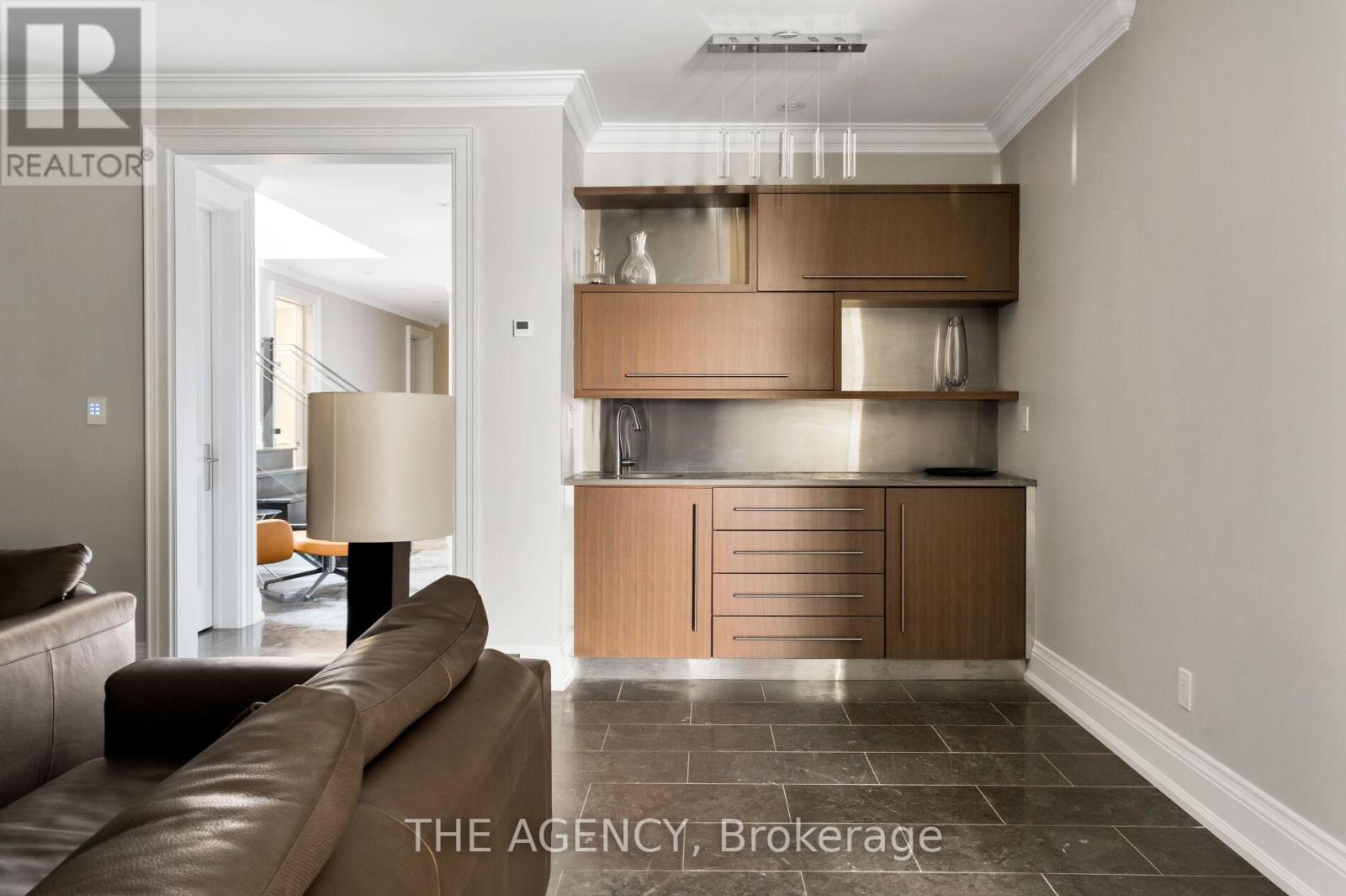 190 Forest Hill Road, Toronto, Ontario  M5P 2N4 - Photo 24 - C12454117