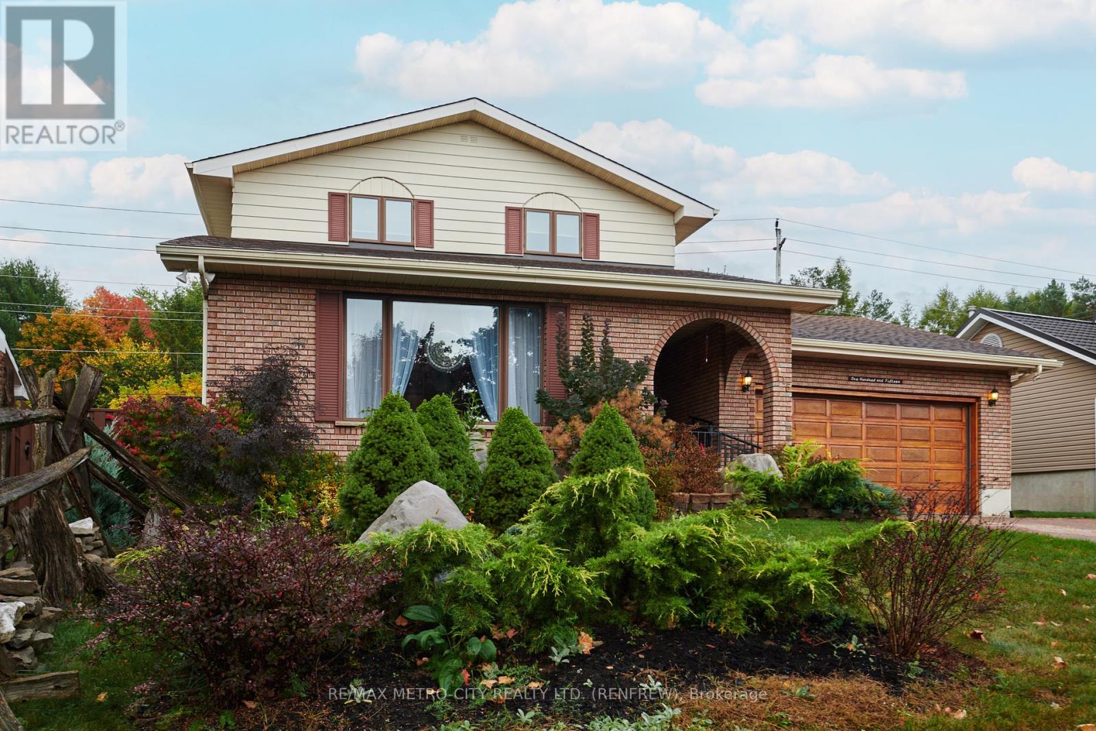 115 Ivy Avenue, Renfrew, Ontario  K7V 4C9 - Photo 1 - X12454308