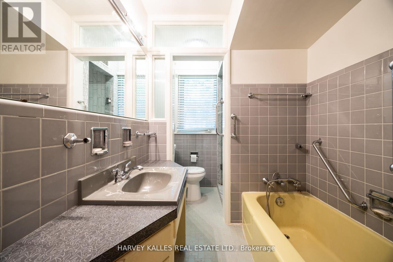 17 Munro Boulevard, Toronto, Ontario  M2L 1C1 - Photo 14 - C12454125