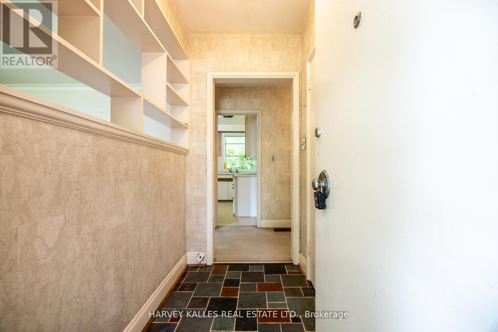 17 Munro Boulevard, Toronto, Ontario  M2L 1C1 - Photo 3 - C12454125