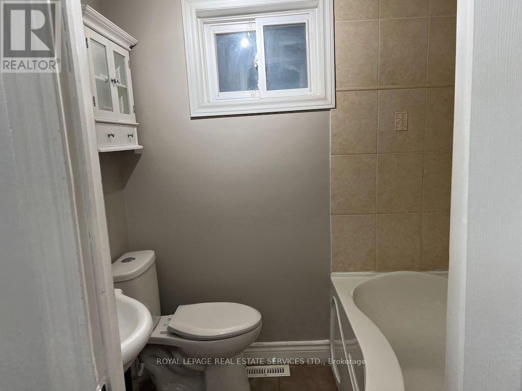 Main Floor - 263 Grace Street, Toronto, Ontario  M6G 3A7 - Photo 11 - C12454156