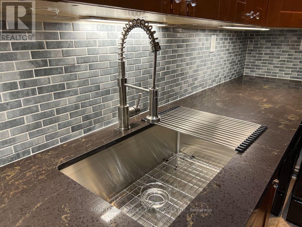 Main Floor - 263 Grace Street, Toronto, Ontario  M6G 3A7 - Photo 12 - C12454156