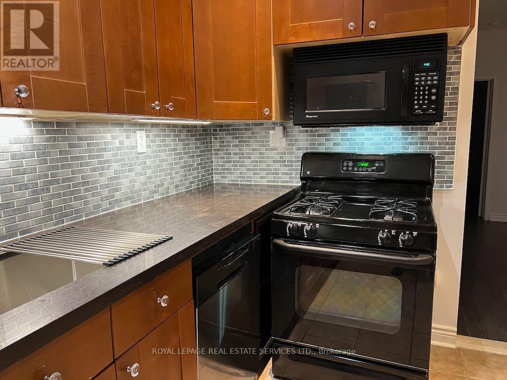 Main Floor - 263 Grace Street, Toronto, Ontario  M6G 3A7 - Photo 13 - C12454156