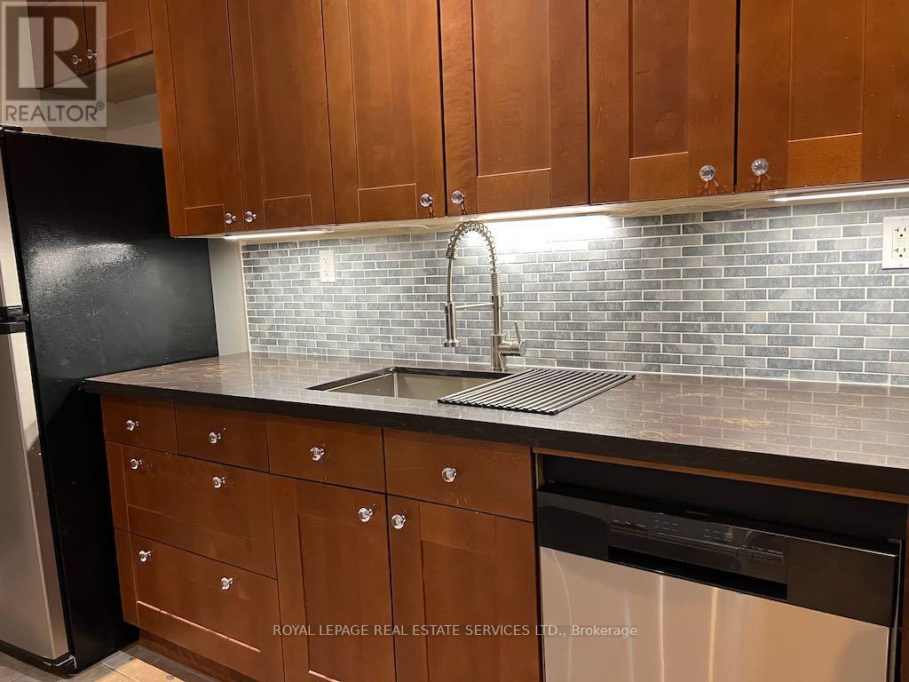 Main Floor - 263 Grace Street, Toronto, Ontario  M6G 3A7 - Photo 14 - C12454156