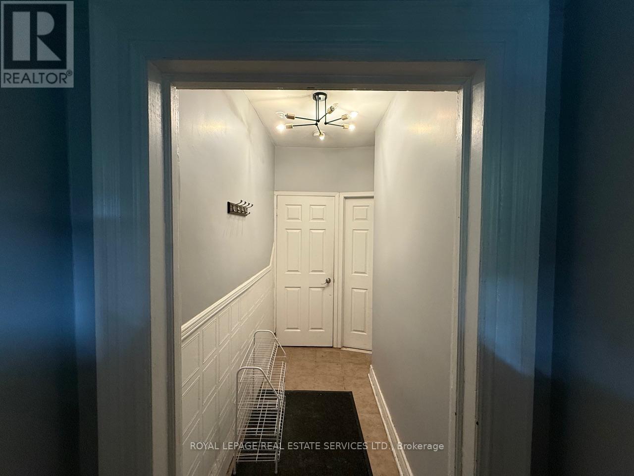 Main Floor - 263 Grace Street, Toronto, Ontario  M6G 3A7 - Photo 15 - C12454156