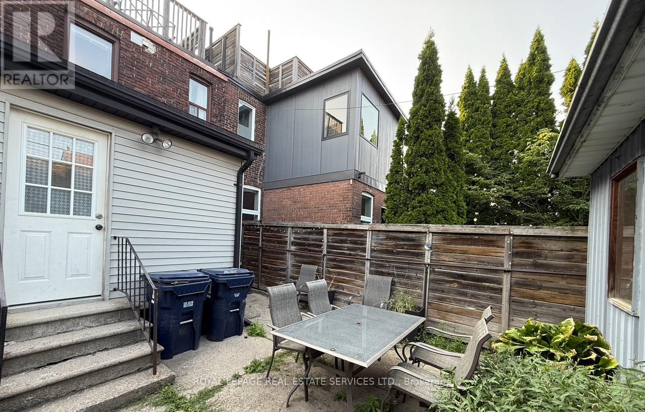 Main Floor - 263 Grace Street, Toronto, Ontario  M6G 3A7 - Photo 16 - C12454156
