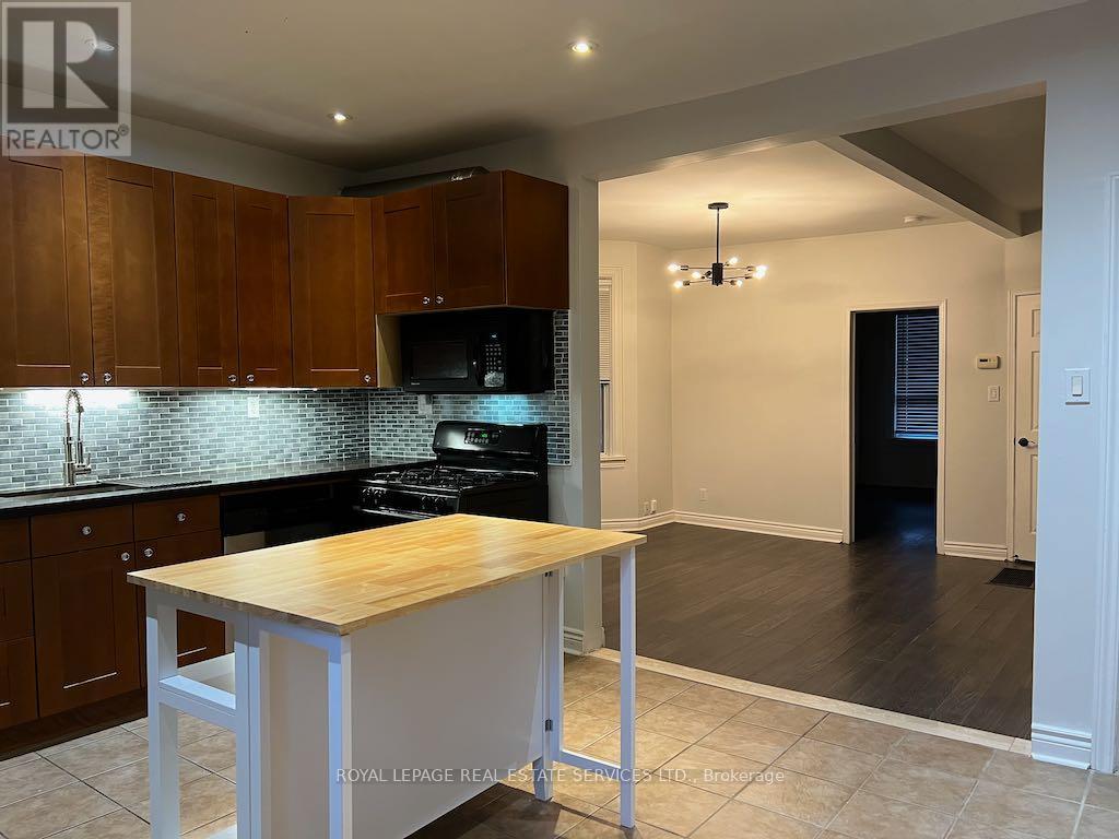 Main Floor - 263 Grace Street, Toronto, Ontario  M6G 3A7 - Photo 6 - C12454156