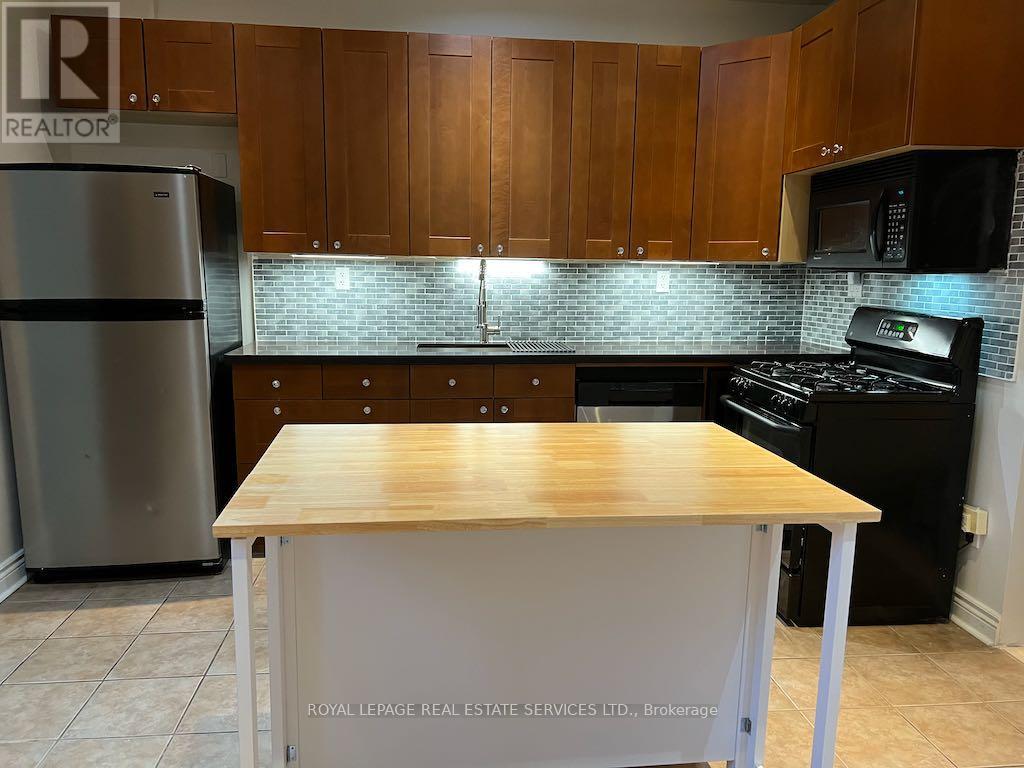 Main Floor - 263 Grace Street, Toronto, Ontario  M6G 3A7 - Photo 7 - C12454156