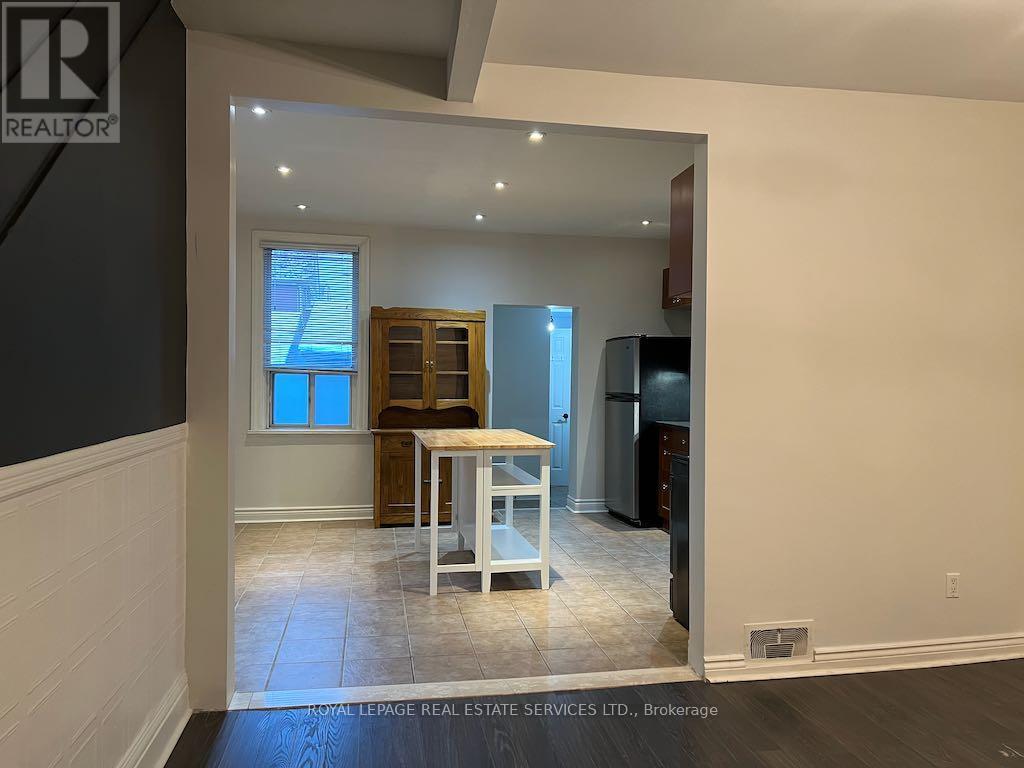 Main Floor - 263 Grace Street, Toronto, Ontario  M6G 3A7 - Photo 8 - C12454156