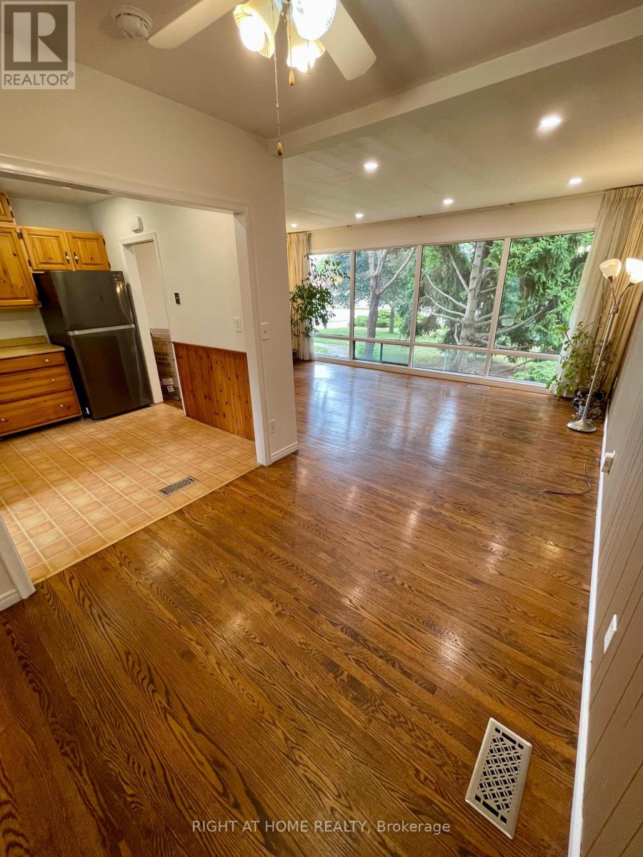 1382 Gainsborough Drive, Oakville, Ontario  L6H 2H6 - Photo 6 - W12453318