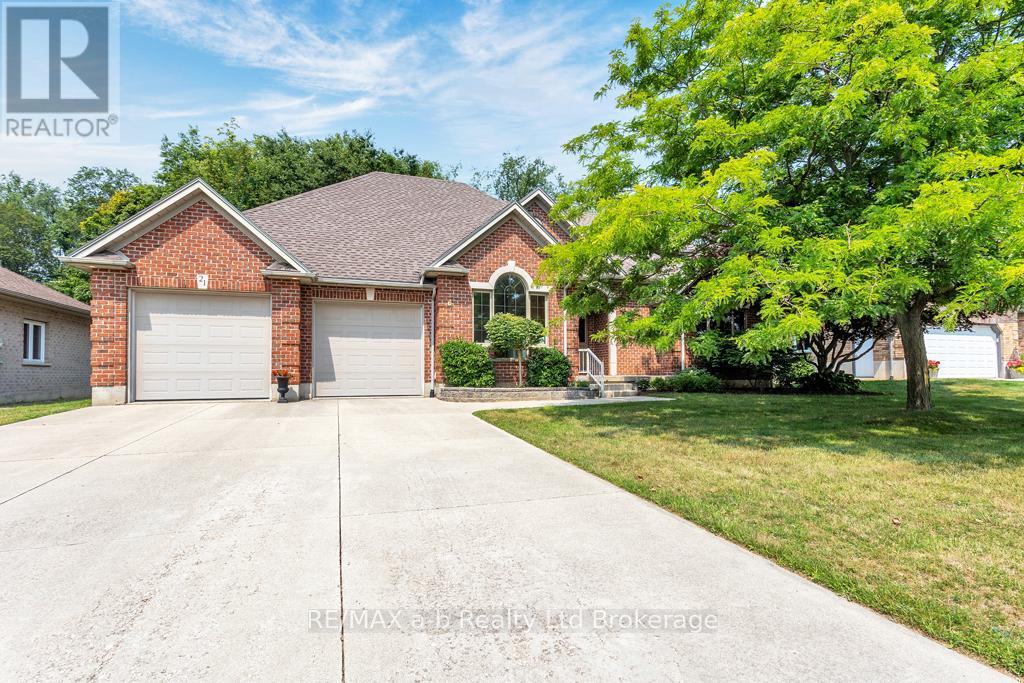21 Windemere Avenue, Tillsonburg, Ontario  N4G 5M8 - Photo 1 - X12454260