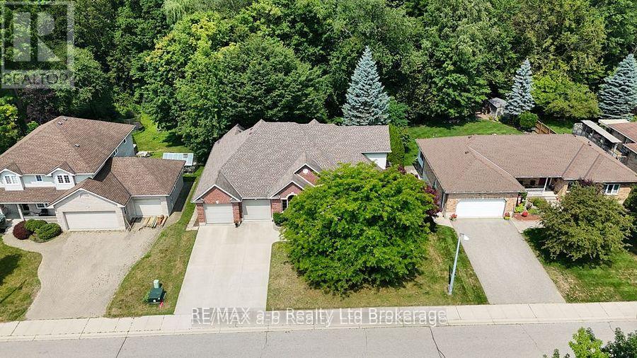 21 Windemere Avenue, Tillsonburg, Ontario  N4G 5M8 - Photo 2 - X12454260