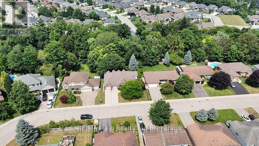 21 Windemere Avenue, Tillsonburg, Ontario  N4G 5M8 - Photo 3 - X12454260