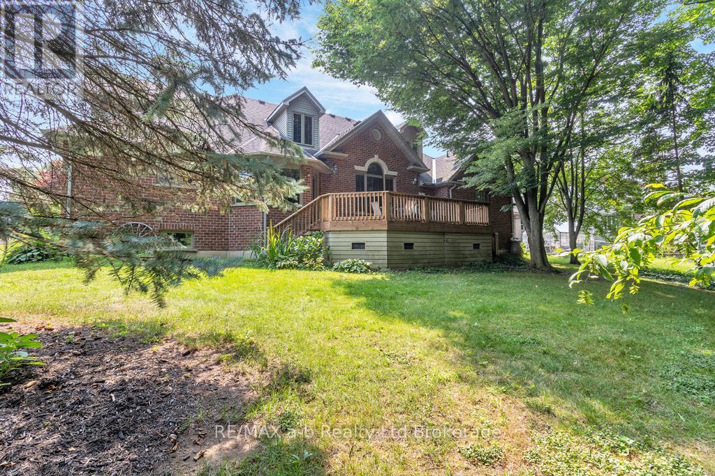 21 Windemere Avenue, Tillsonburg, Ontario  N4G 5M8 - Photo 4 - X12454260