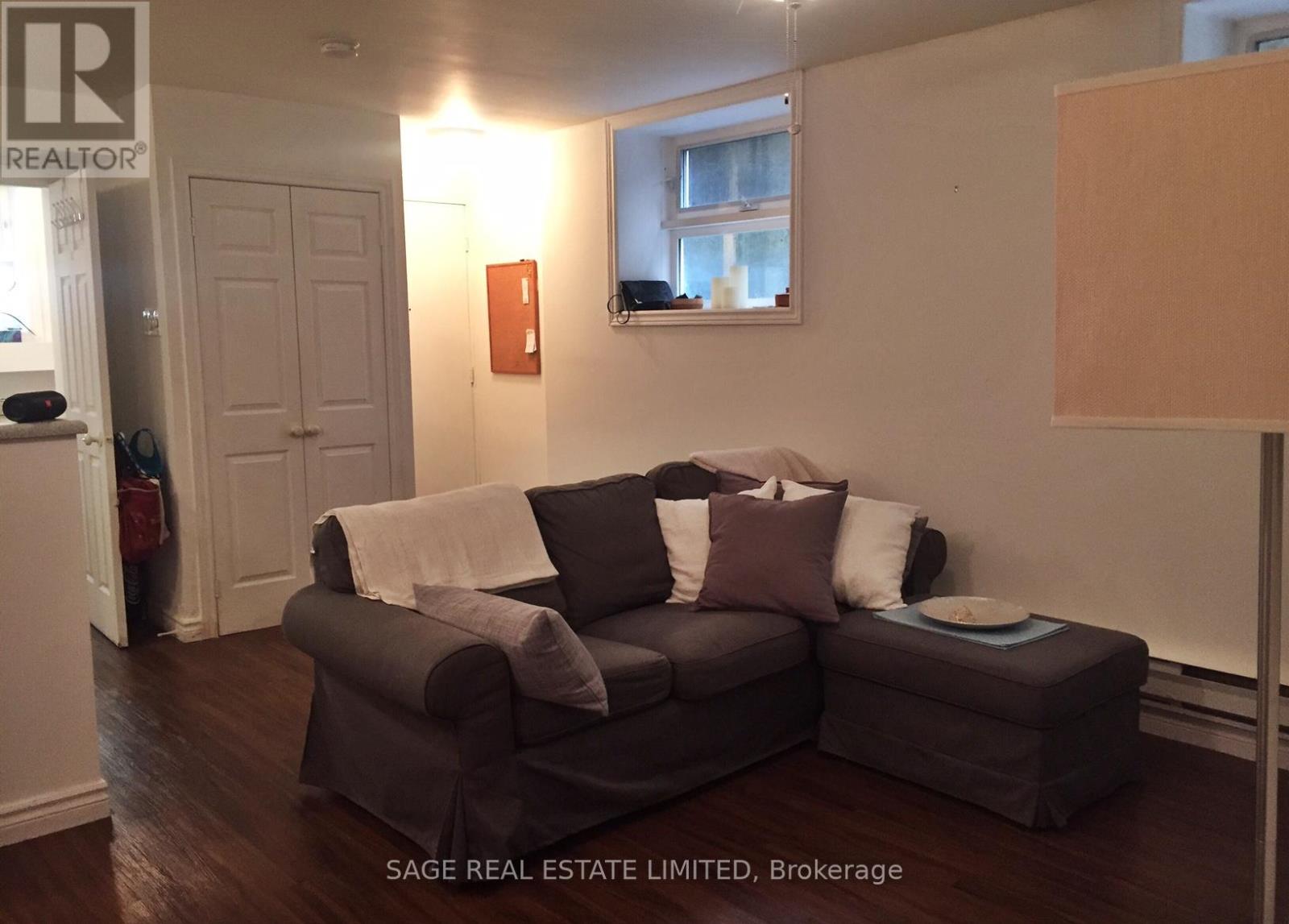 B - 222 Kenilworth Avenue, Toronto, Ontario  M4L 3S6 - Photo 4 - E12454181