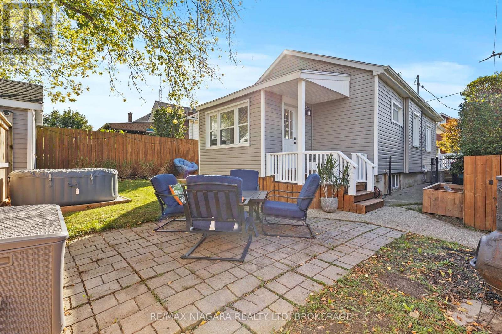 28 Chelsea Street, St. Catharines, Ontario  L2P 3B8 - Photo 4 - X12454286