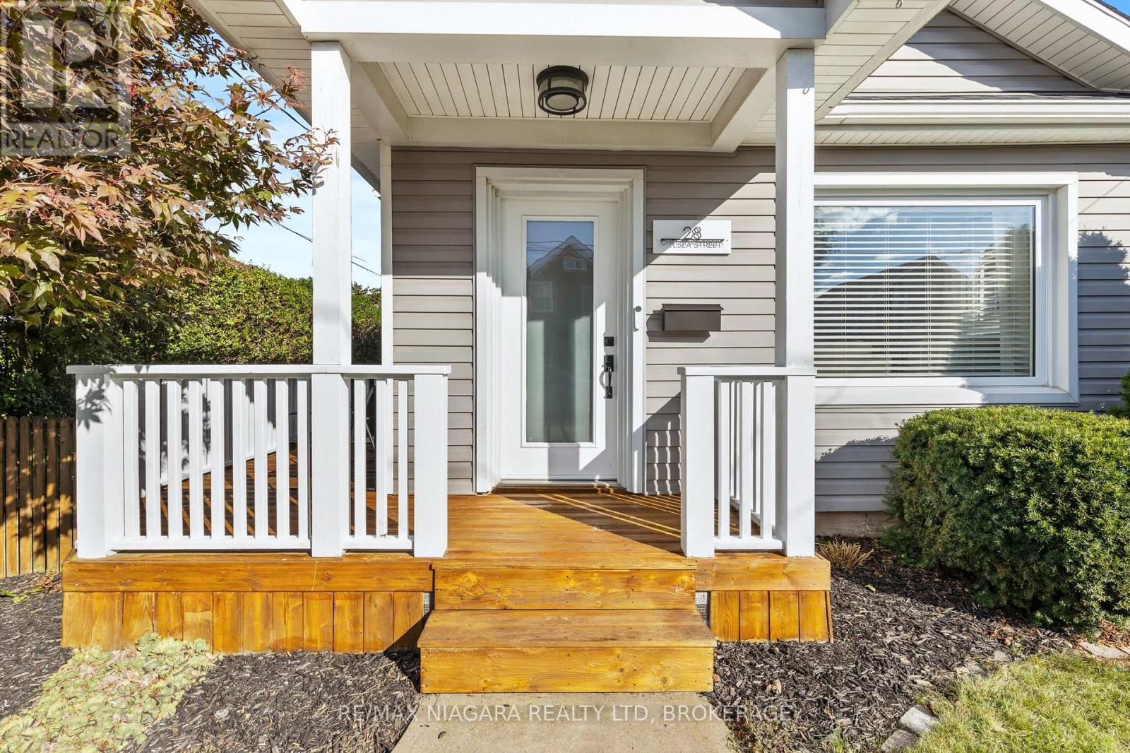 28 Chelsea Street, St. Catharines, Ontario  L2P 3B8 - Photo 6 - X12454286