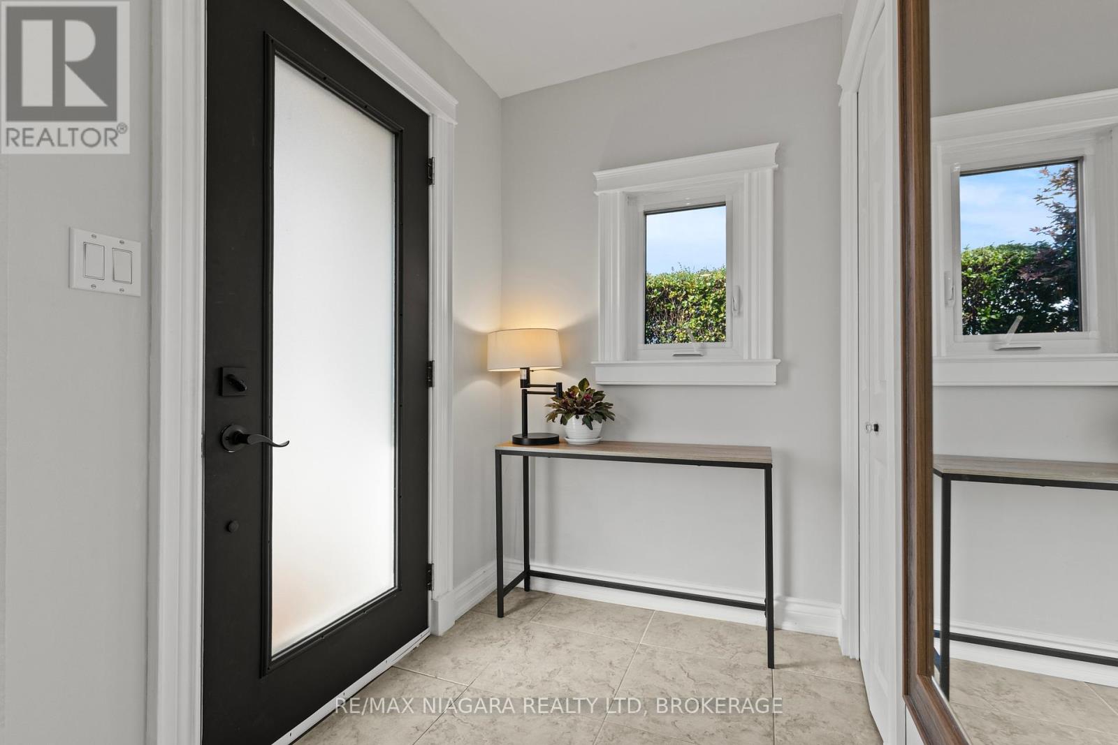 28 Chelsea Street, St. Catharines, Ontario  L2P 3B8 - Photo 7 - X12454286