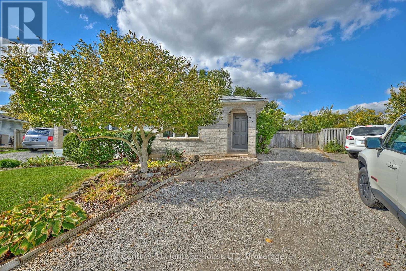 70 Dodds Court, Fort Erie, Ontario  L2A 5Z2 - Photo 1 - X12454287