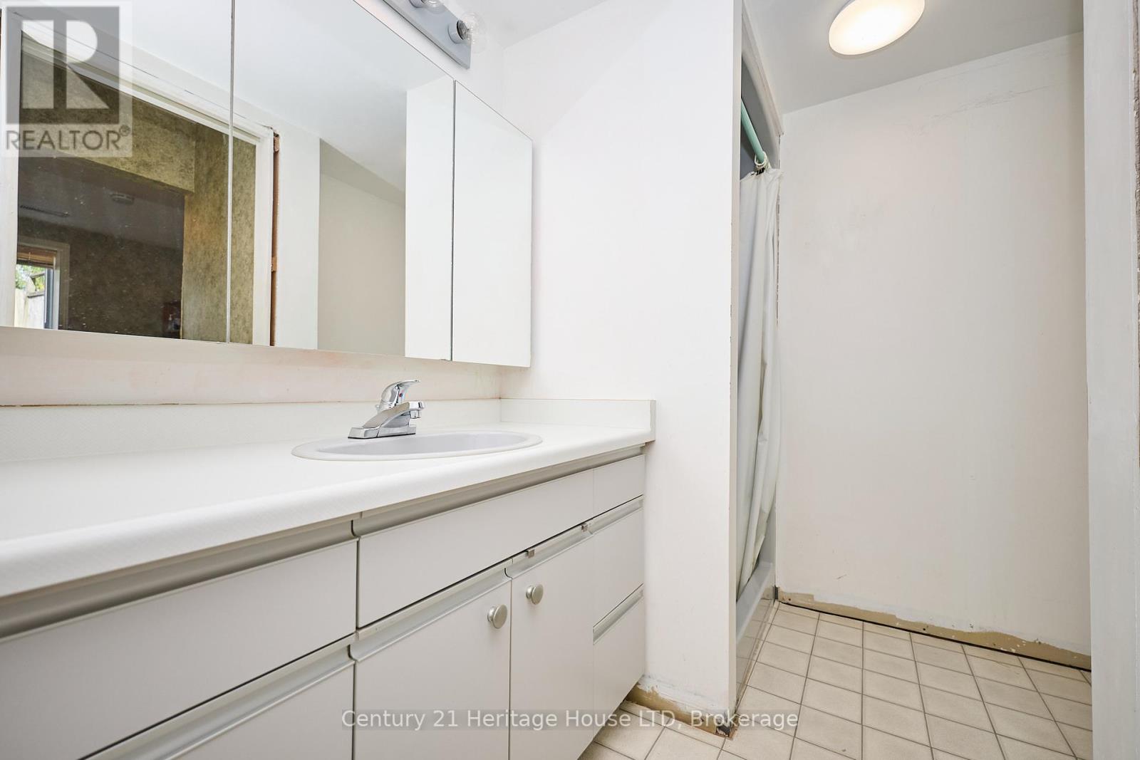 70 Dodds Court, Fort Erie, Ontario  L2A 5Z2 - Photo 21 - X12454287