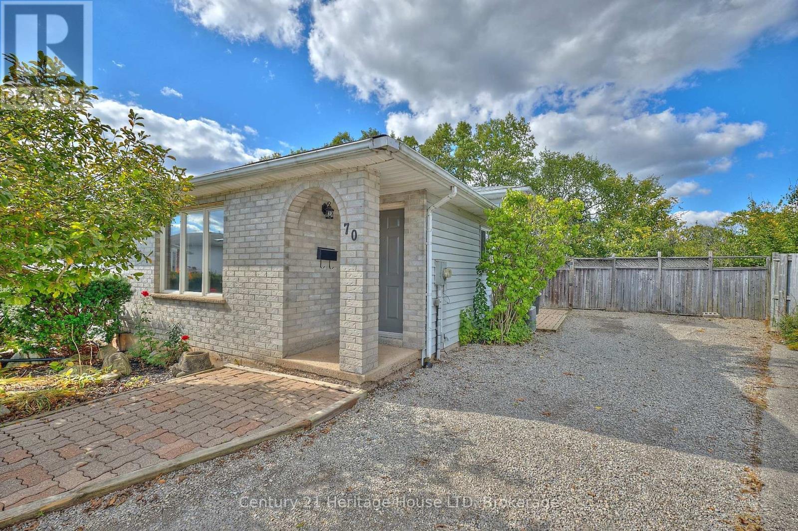 70 Dodds Court, Fort Erie, Ontario  L2A 5Z2 - Photo 3 - X12454287