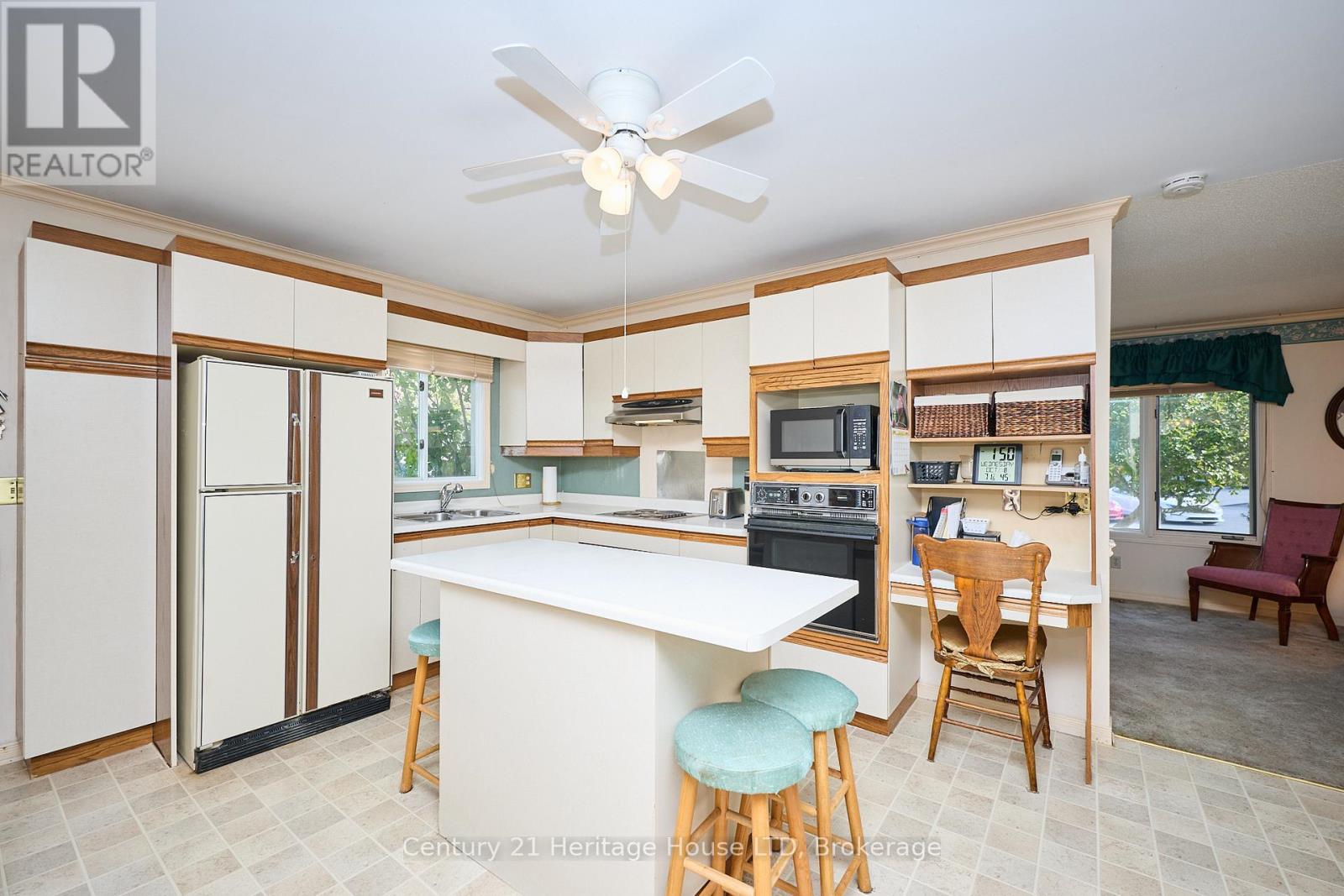 70 Dodds Court, Fort Erie, Ontario  L2A 5Z2 - Photo 4 - X12454287