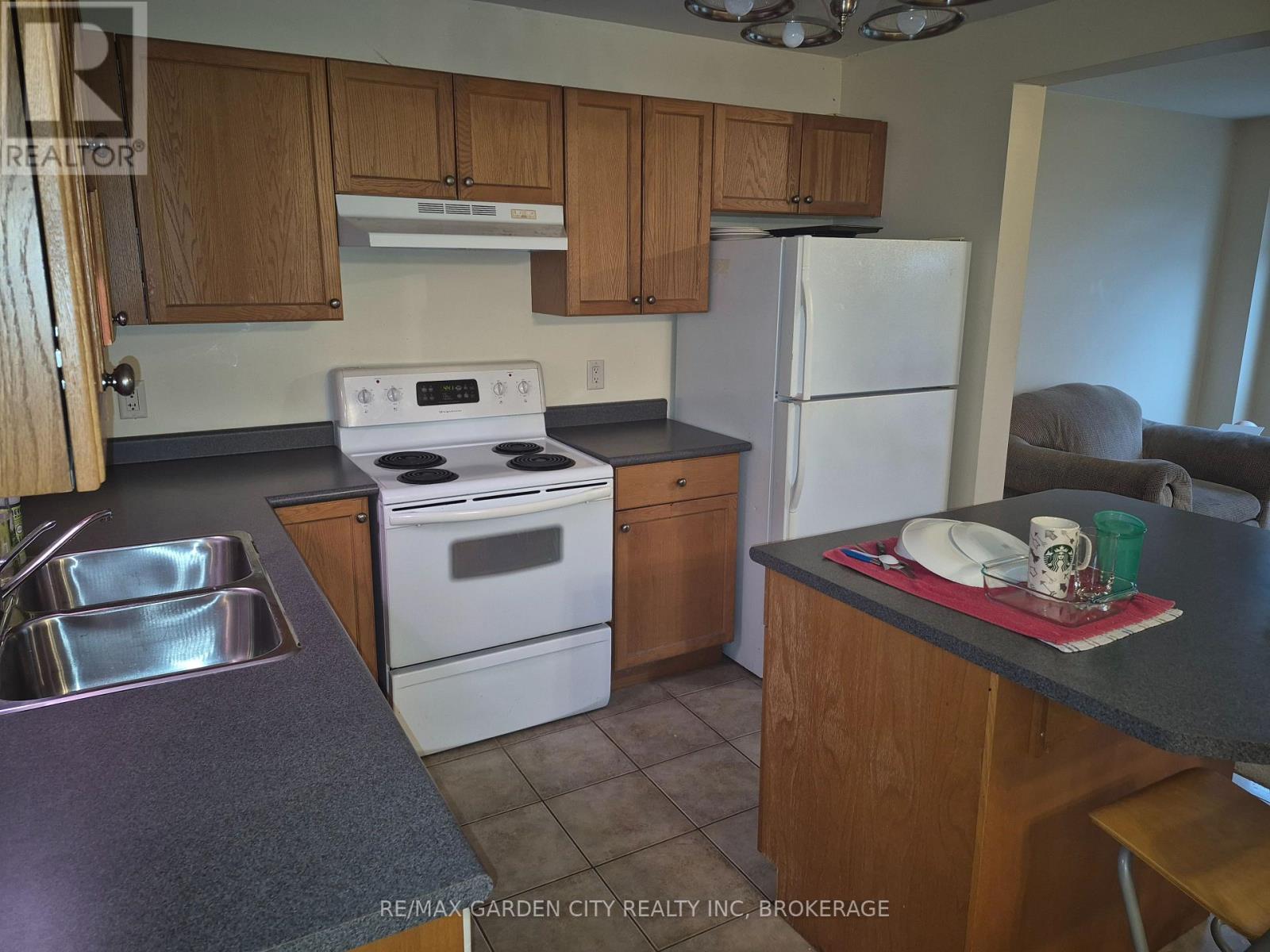 27 Natalie Court, Thorold, Ontario  L2V 5C6 - Photo 10 - X12454358
