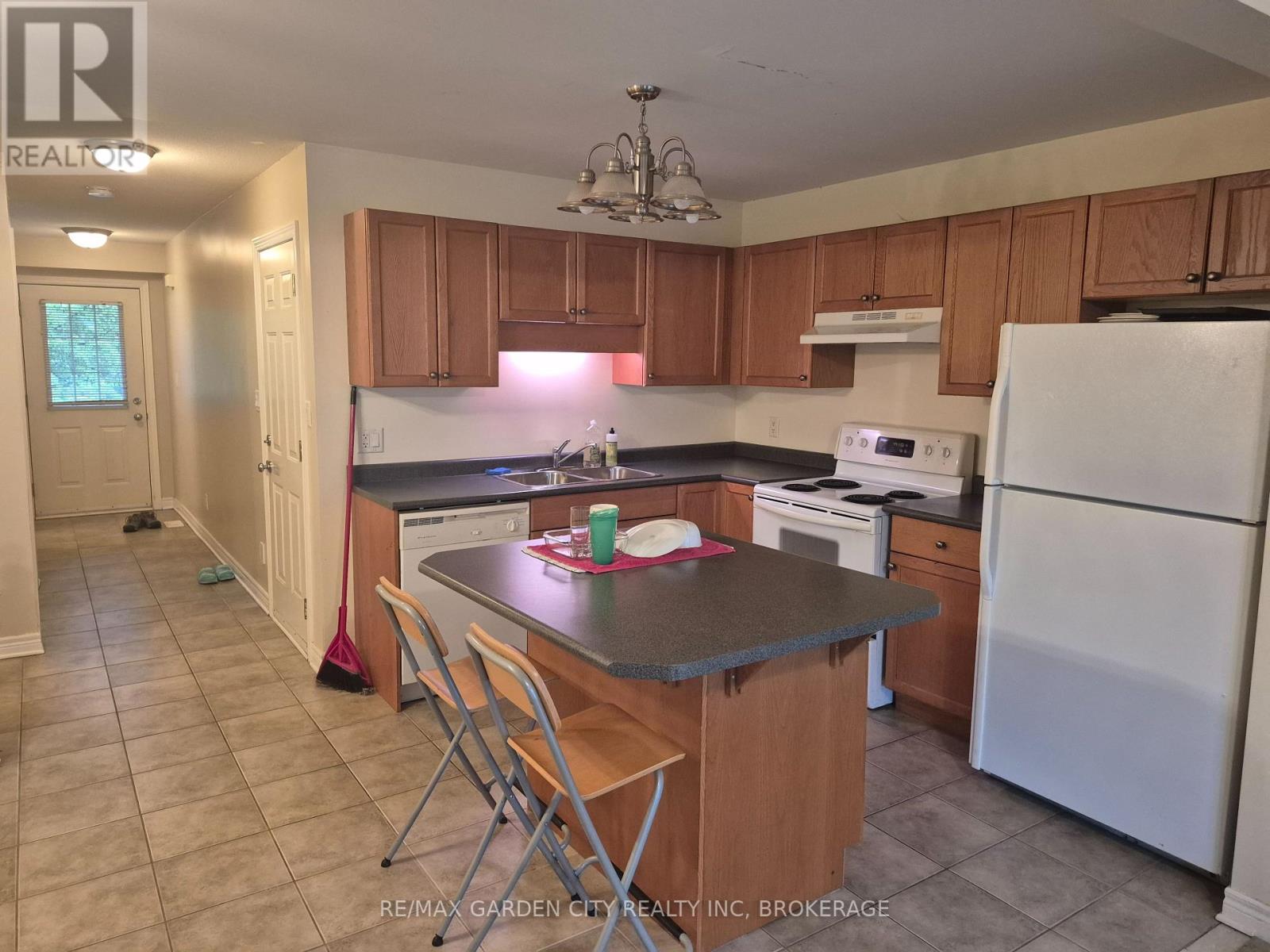 27 Natalie Court, Thorold, Ontario  L2V 5C6 - Photo 14 - X12454358