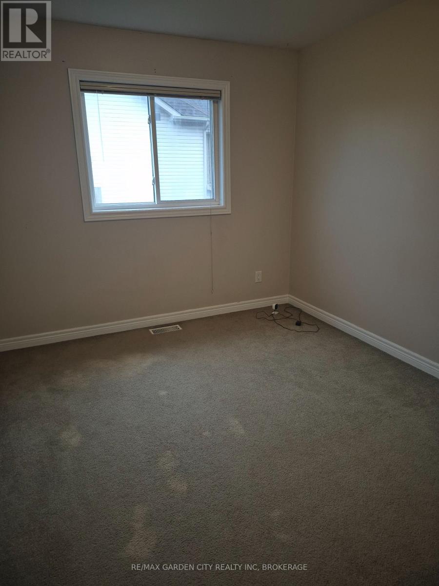 27 Natalie Court, Thorold, Ontario  L2V 5C6 - Photo 2 - X12454358