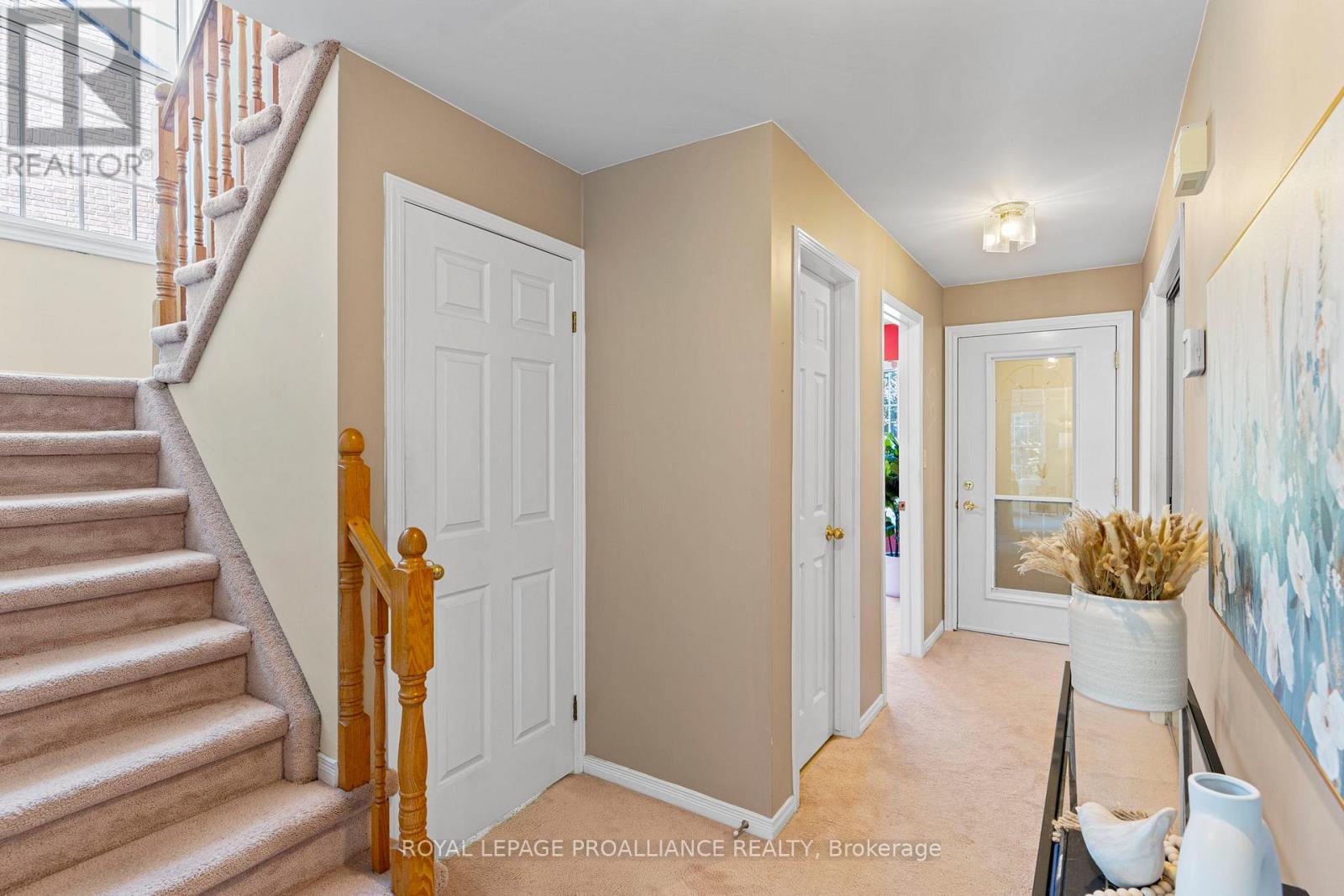35 Country Club Place, Brockville, Ontario  K6V 6T6 - Photo 11 - X12454236