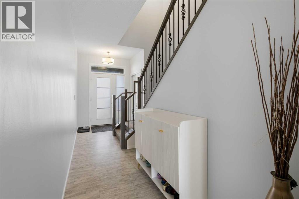 124 Carringham Way Nw, Calgary, Alberta  T3P 1V2 - Photo 3 - A2262475