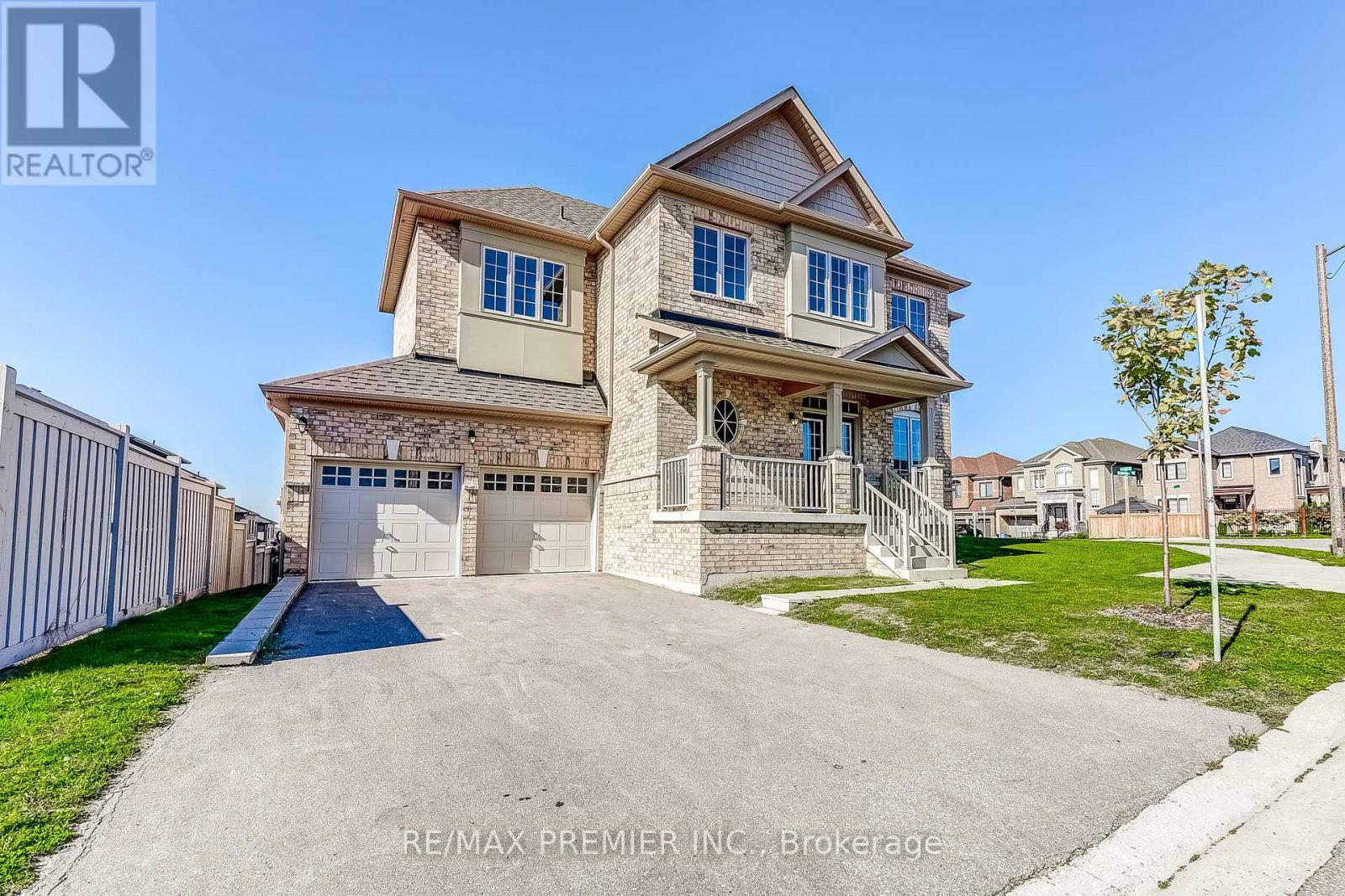 204 Sunnyridge Avenue, Whitchurch-Stouffville (Stouffville), Ontario  L4A 4W3 - Photo 4 - N12454142