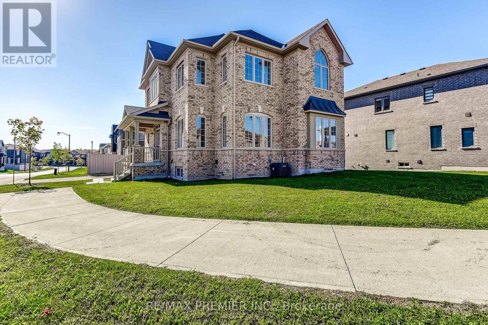 204 Sunnyridge Avenue, Whitchurch-Stouffville (Stouffville), Ontario  L4A 4W3 - Photo 5 - N12454142