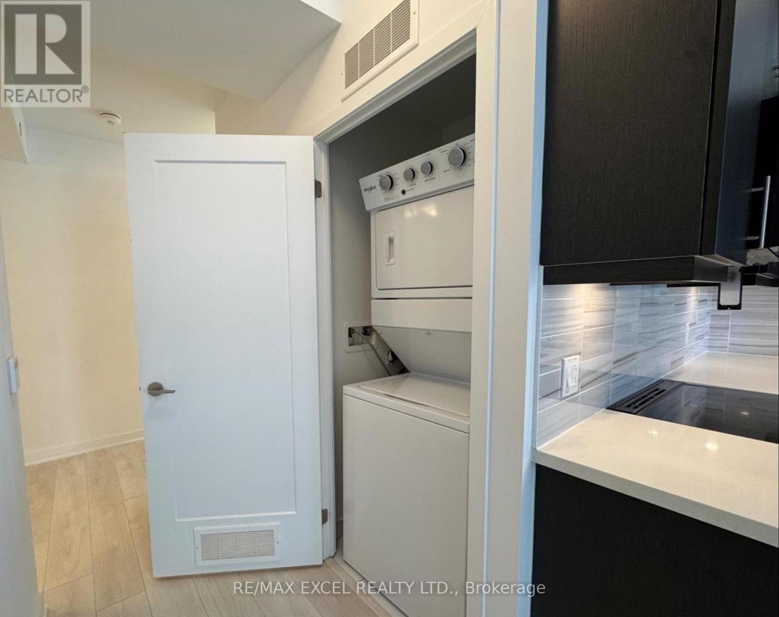 1204 - 95 Oneida Crescent, Richmond Hill, Ontario  L4B 0H5 - Photo 11 - N12454166