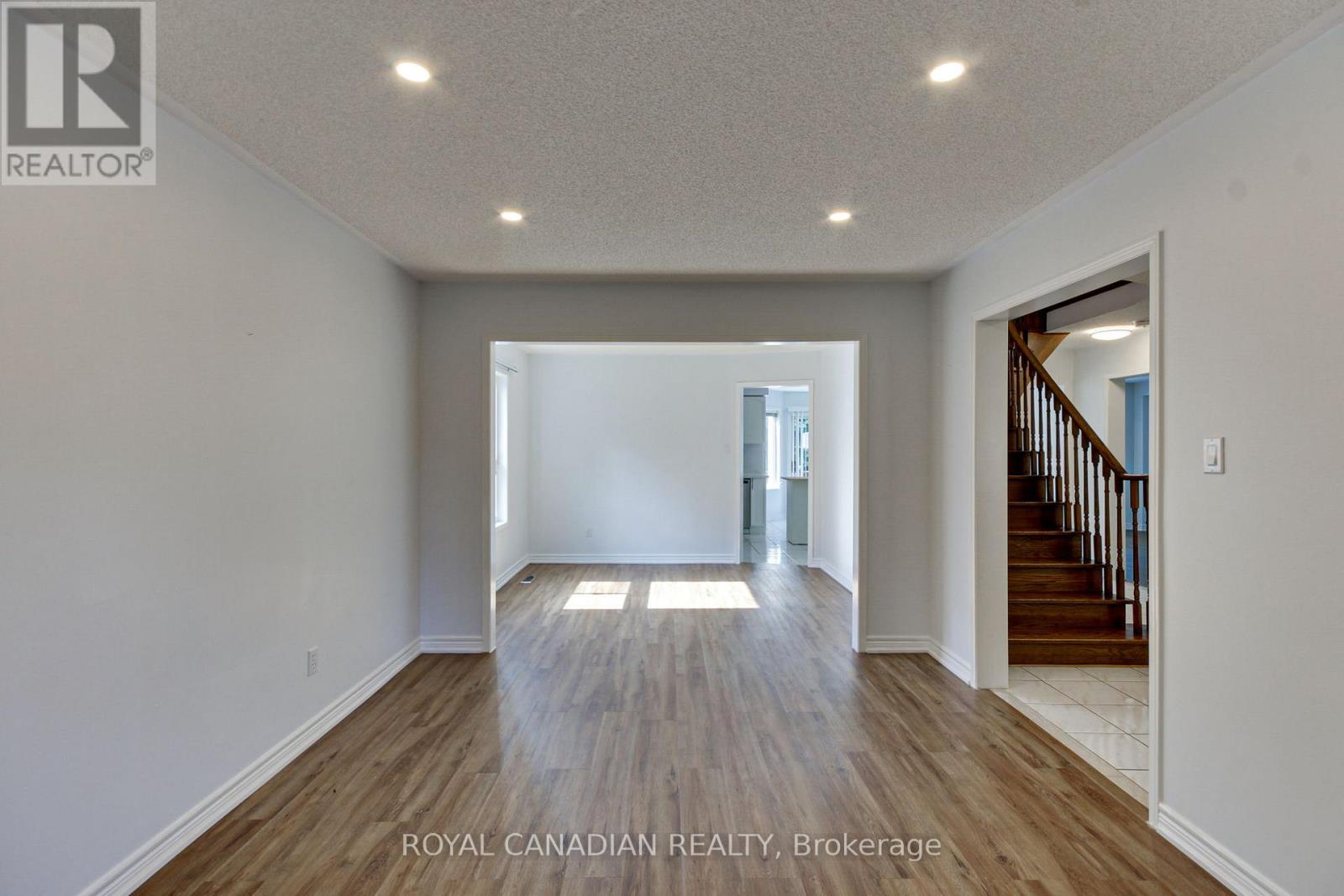 175 Rhodes Circle, Newmarket, Ontario  L3X 1V3 - Photo 10 - N12454171