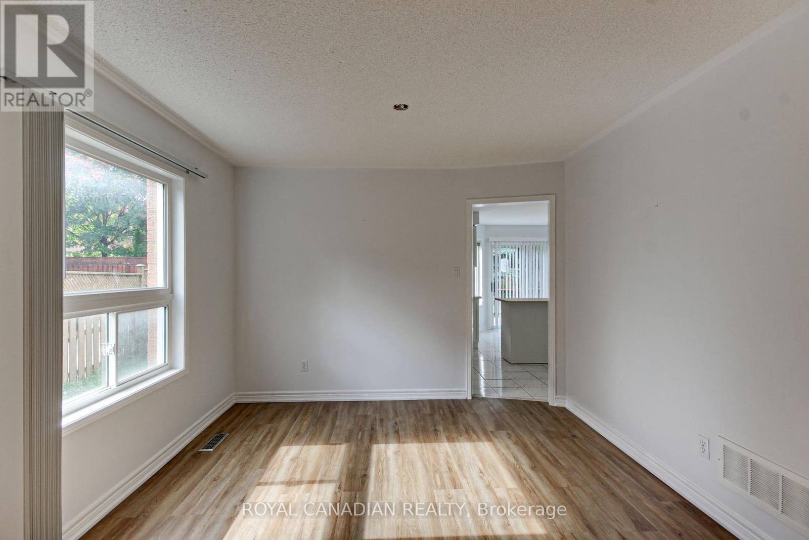 175 Rhodes Circle, Newmarket, Ontario  L3X 1V3 - Photo 11 - N12454171