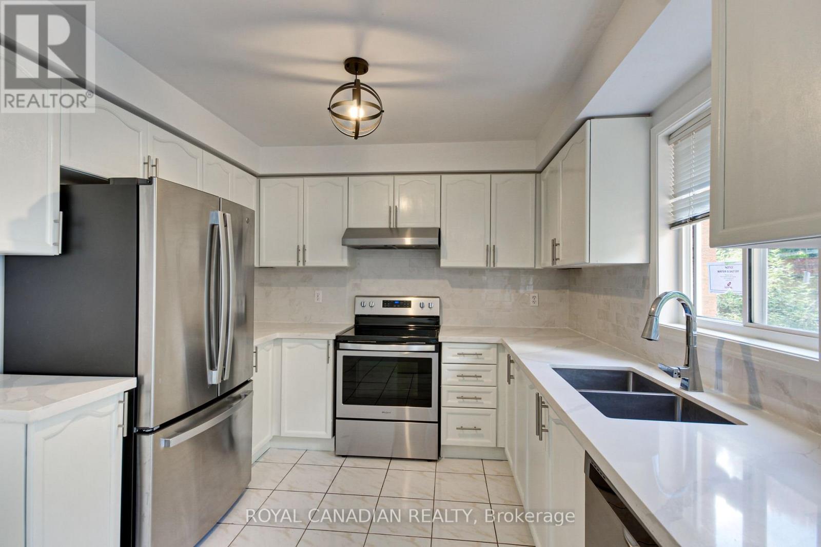 175 Rhodes Circle, Newmarket, Ontario  L3X 1V3 - Photo 14 - N12454171