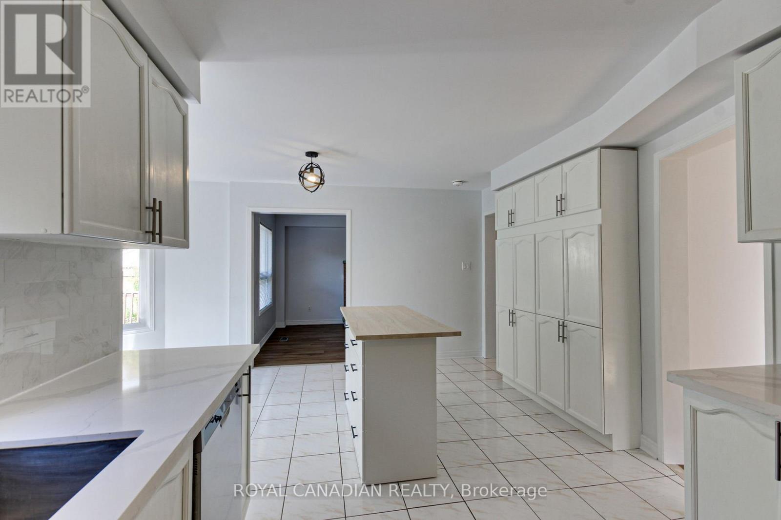 175 Rhodes Circle, Newmarket, Ontario  L3X 1V3 - Photo 15 - N12454171