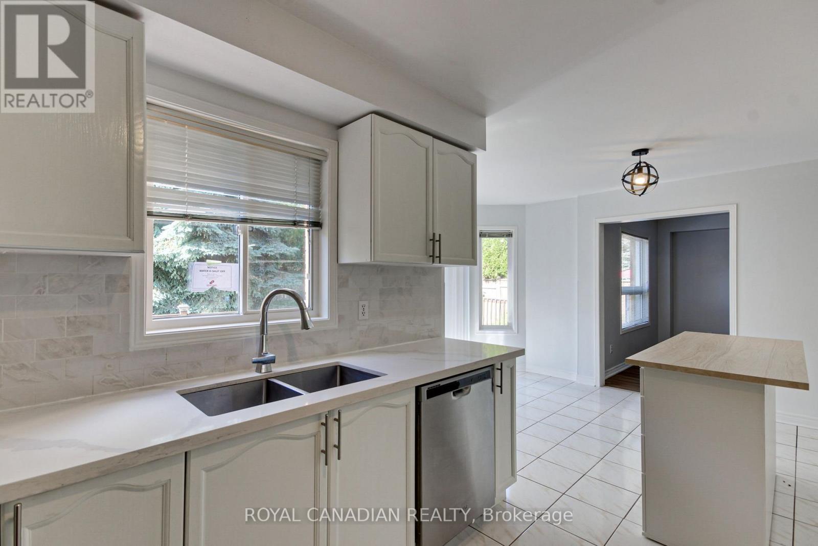 175 Rhodes Circle, Newmarket, Ontario  L3X 1V3 - Photo 16 - N12454171