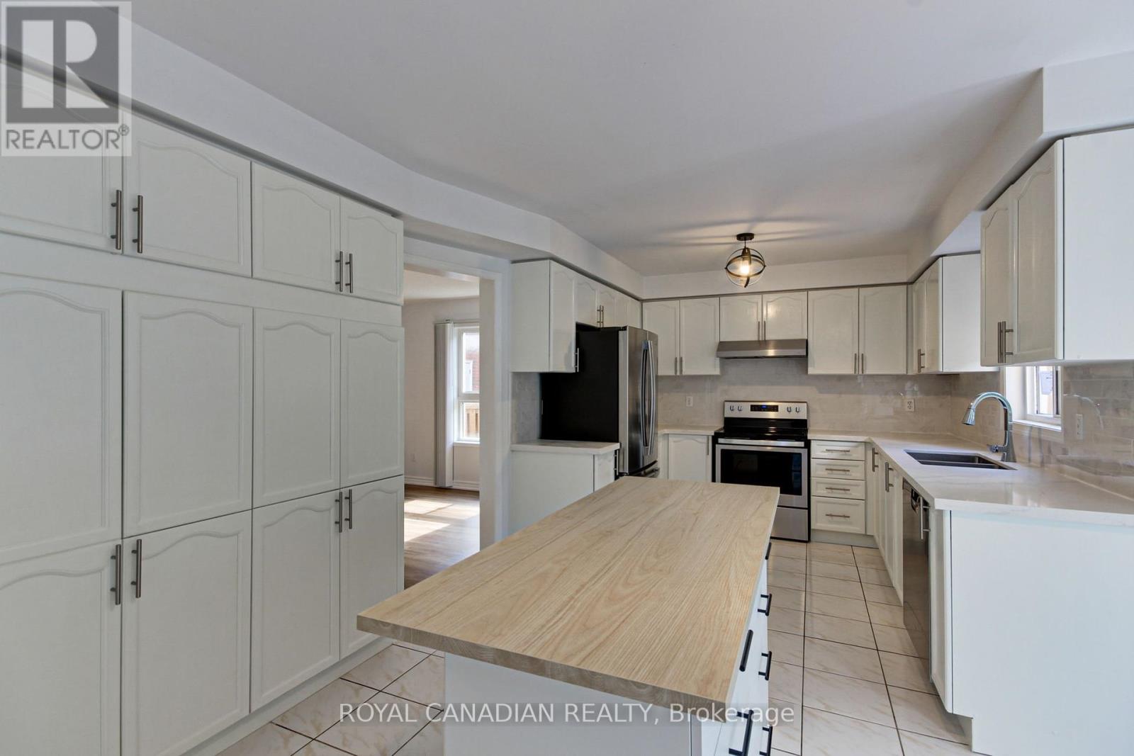 175 Rhodes Circle, Newmarket, Ontario  L3X 1V3 - Photo 17 - N12454171