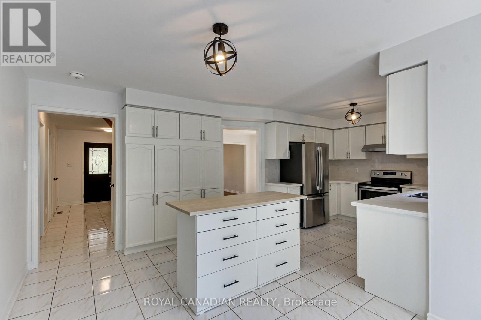 175 Rhodes Circle, Newmarket, Ontario  L3X 1V3 - Photo 18 - N12454171
