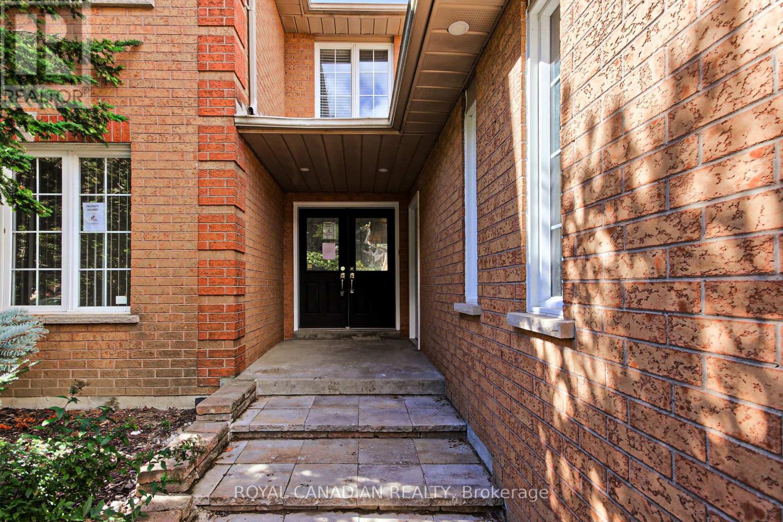 175 Rhodes Circle, Newmarket, Ontario  L3X 1V3 - Photo 3 - N12454171