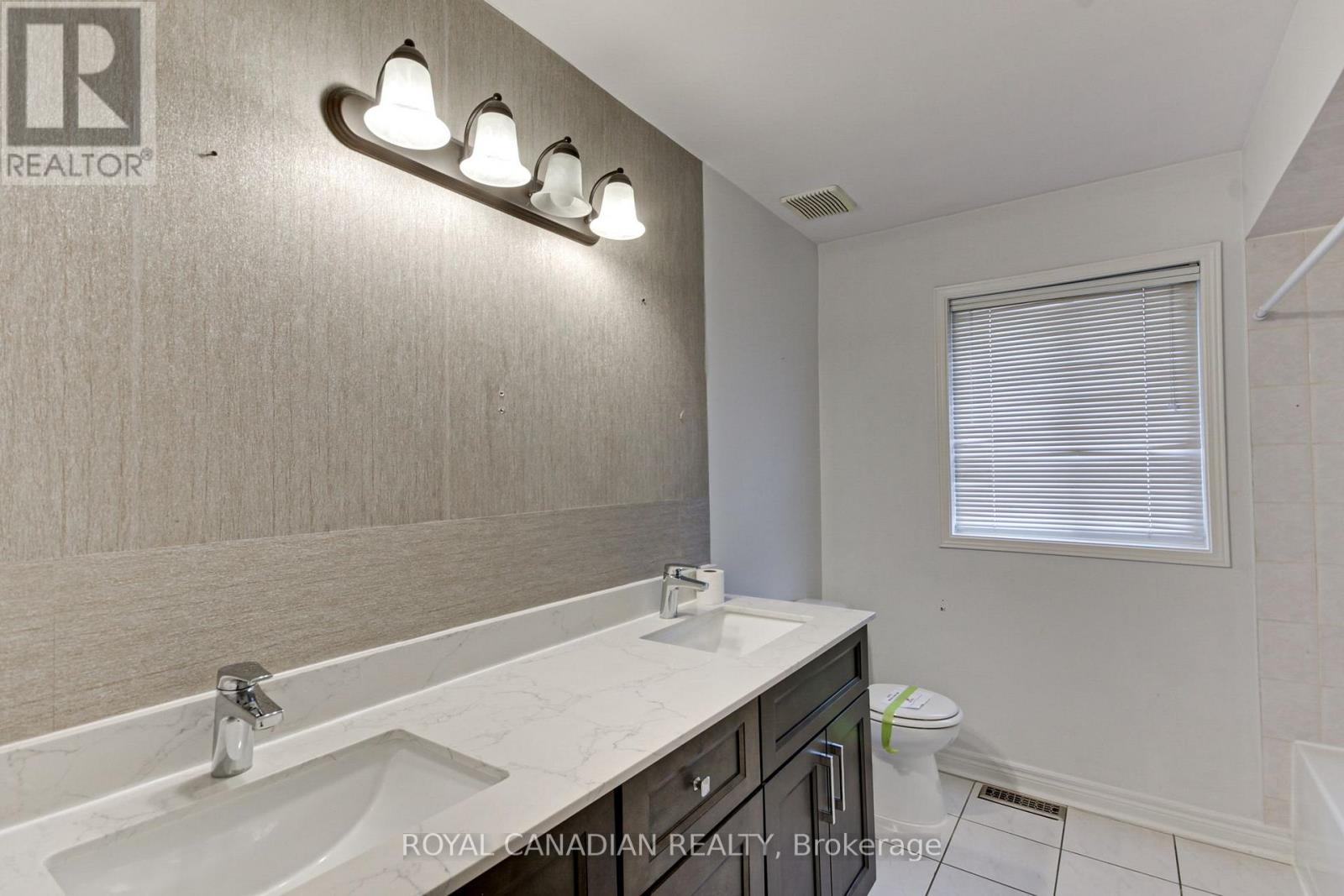 175 Rhodes Circle, Newmarket, Ontario  L3X 1V3 - Photo 39 - N12454171