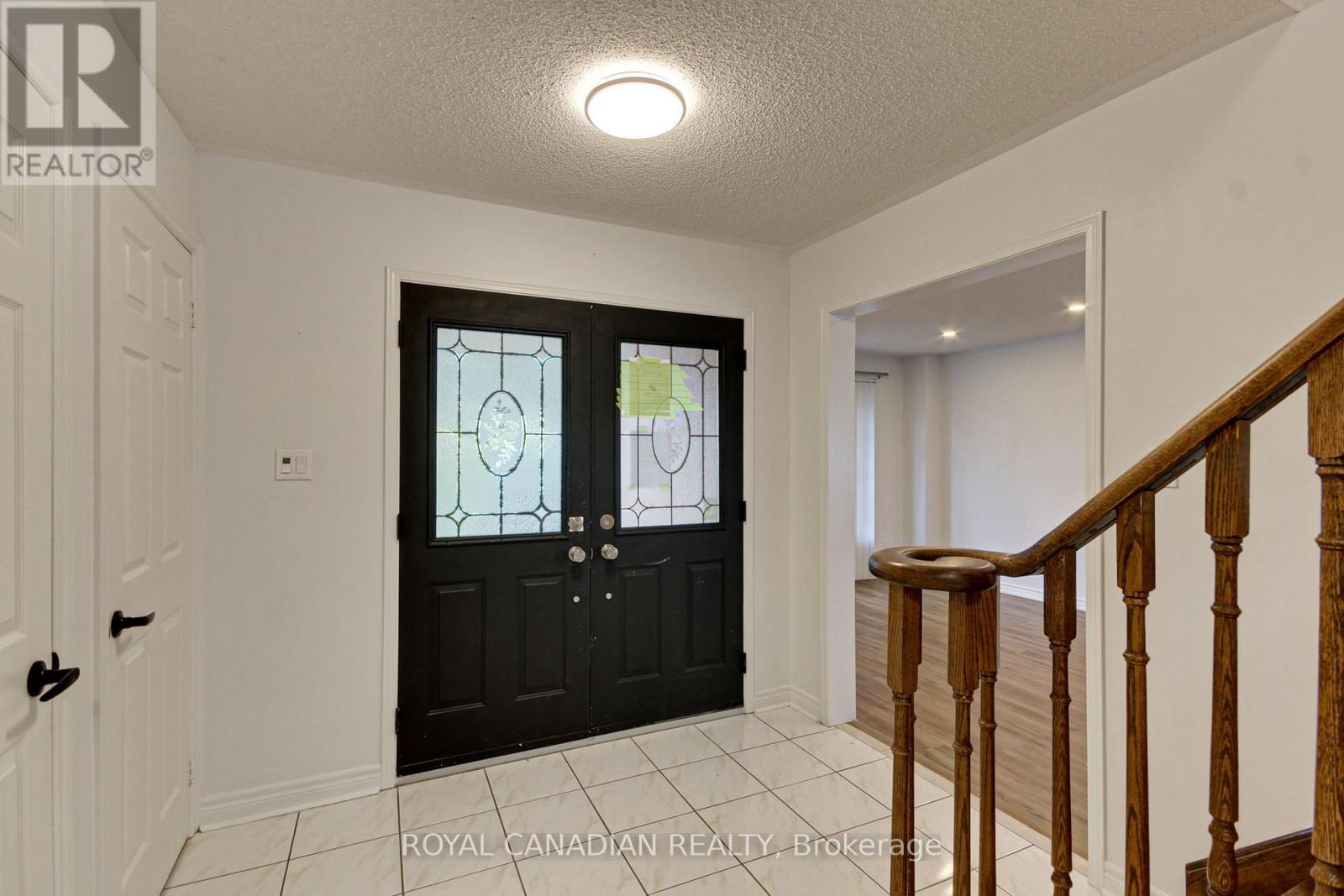 175 Rhodes Circle, Newmarket, Ontario  L3X 1V3 - Photo 4 - N12454171
