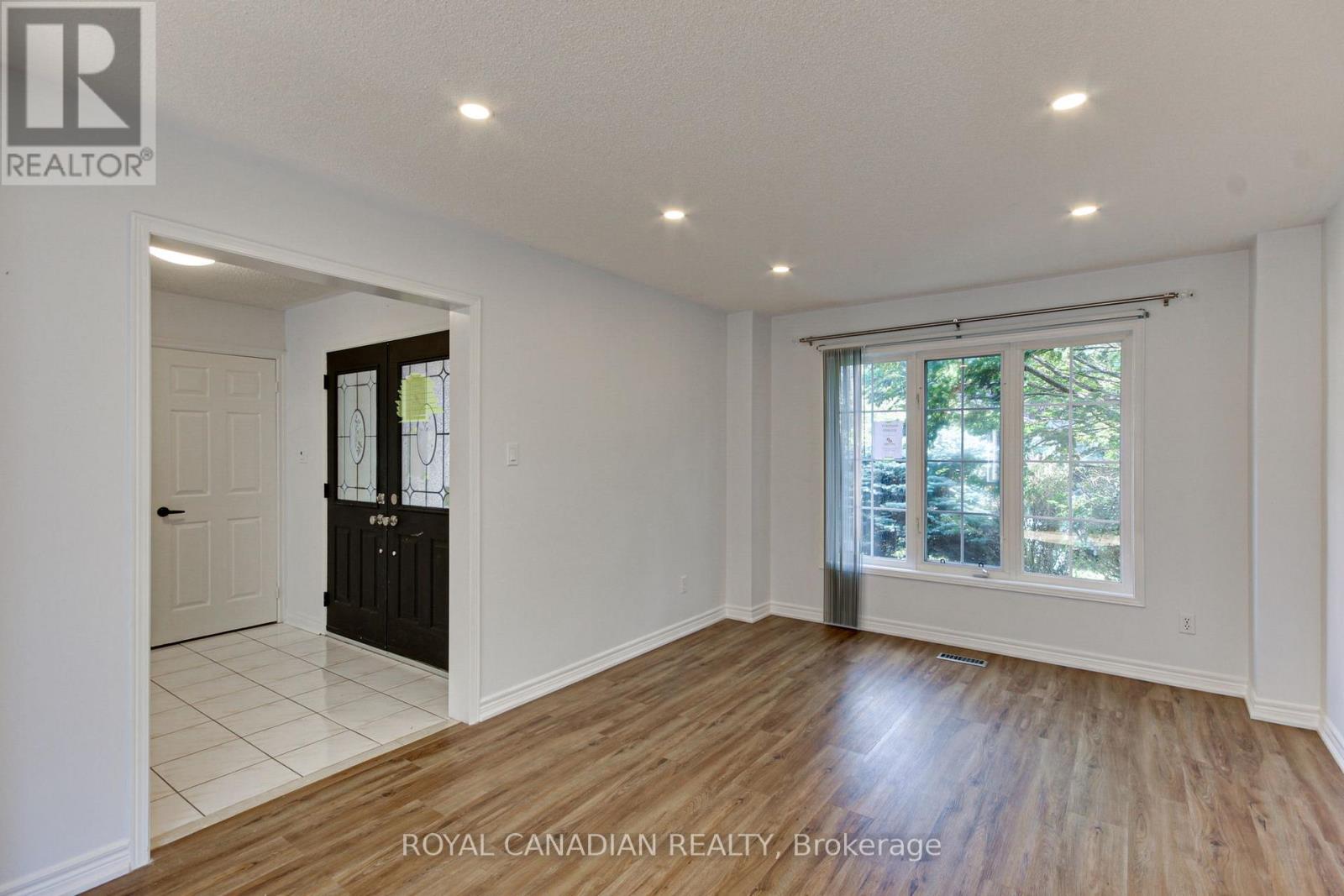 175 Rhodes Circle, Newmarket, Ontario  L3X 1V3 - Photo 7 - N12454171