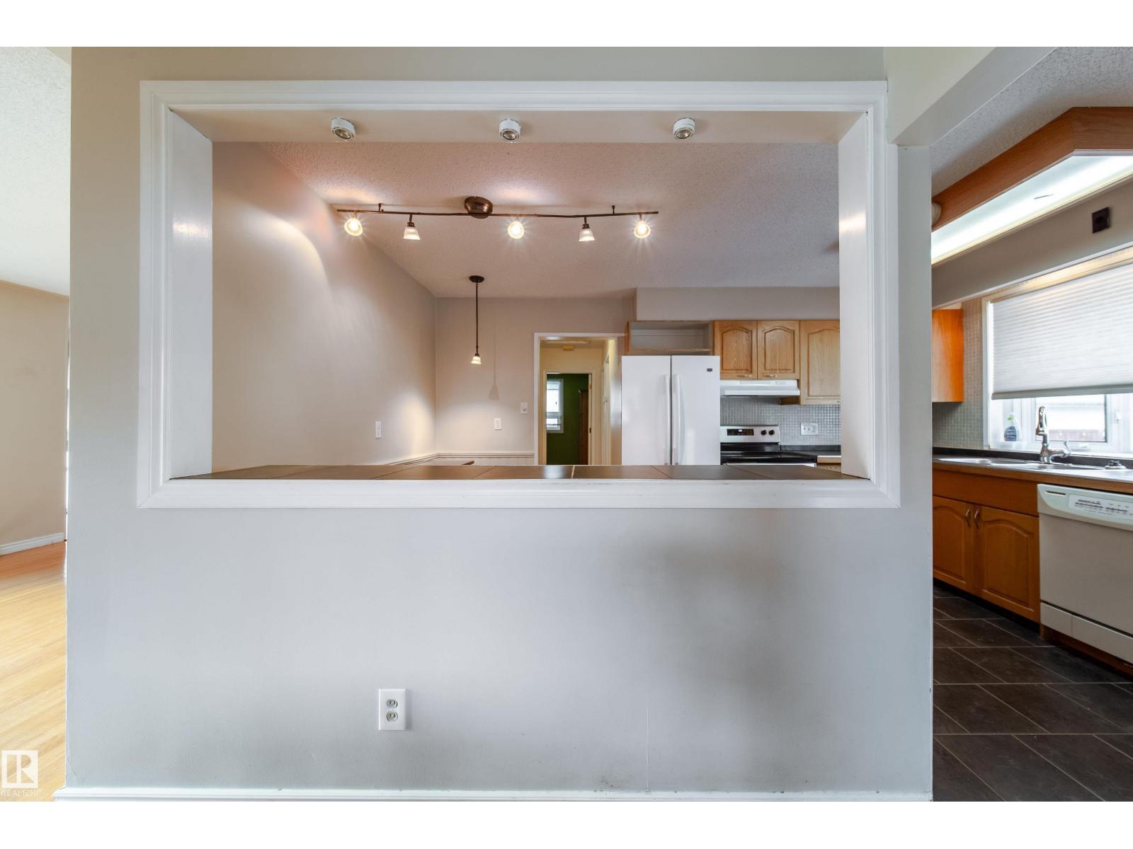 7135 87 St Nw, Edmonton, Alberta  T6C 3G1 - Photo 10 - E4461466