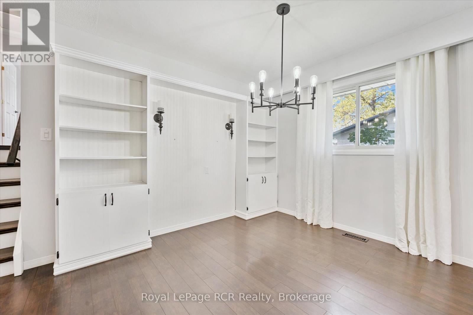551 Oakview Crescent, Wellington North (Mount Forest), Ontario  N0G 2L2 - Photo 12 - X12454283