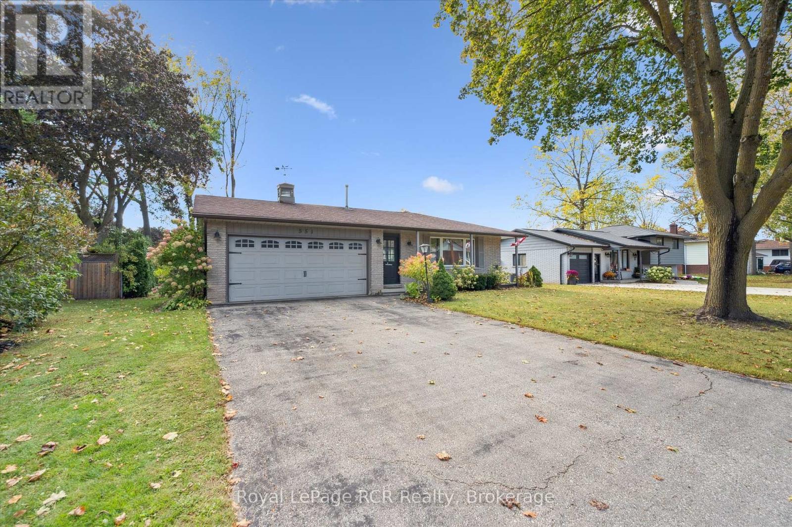 551 Oakview Crescent, Wellington North (Mount Forest), Ontario  N0G 2L2 - Photo 2 - X12454283