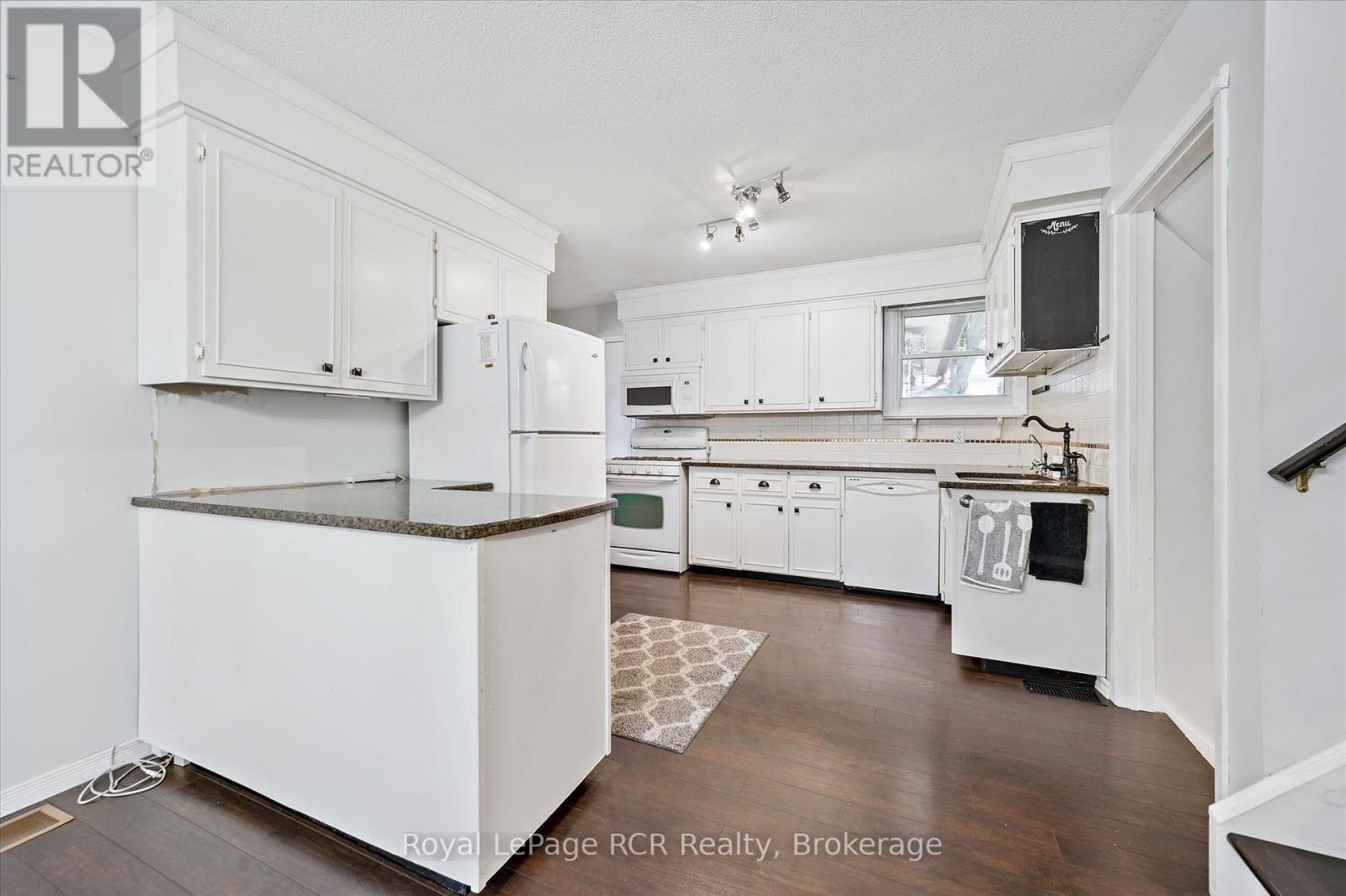 551 Oakview Crescent, Wellington North (Mount Forest), Ontario  N0G 2L2 - Photo 16 - X12454283