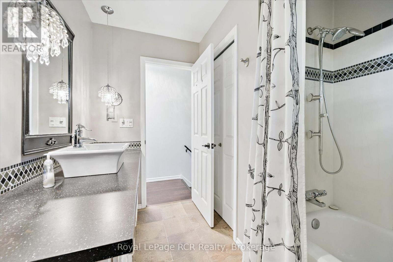 551 Oakview Crescent, Wellington North (Mount Forest), Ontario  N0G 2L2 - Photo 27 - X12454283